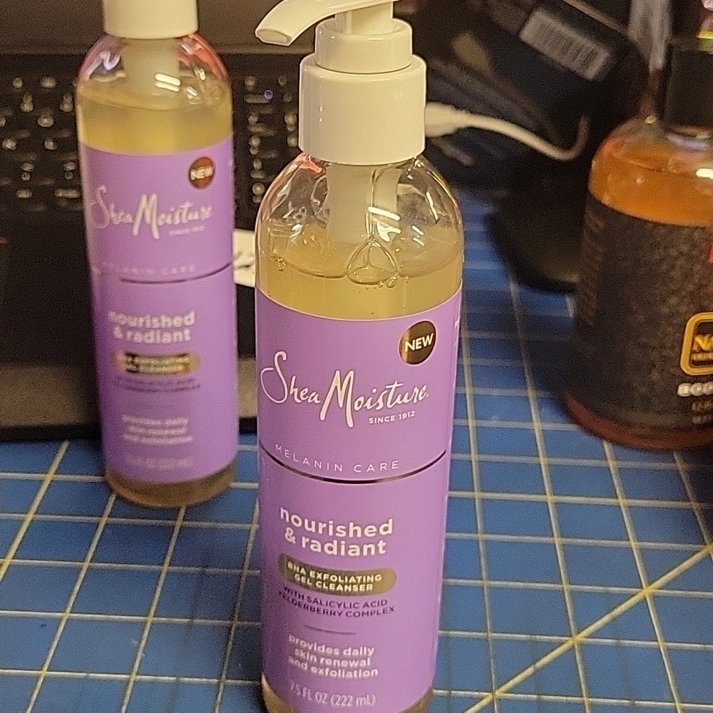 SheaMoisture Nourished & Radiant Gel Cleanser New Pump Bottle 222ml
